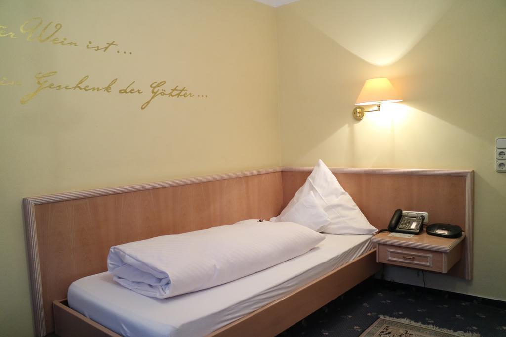 Hotel Restaurant Paradeismuehle Klingenberg am Main Oda fotoğraf